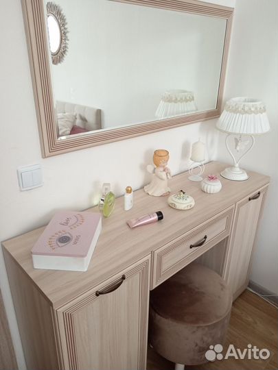 Туалетный столик с зеркалом бу