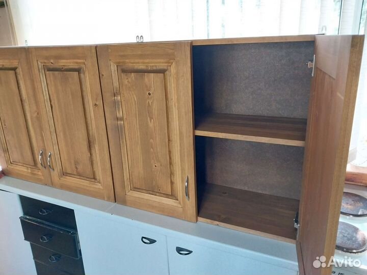 Два навесных шкавчика