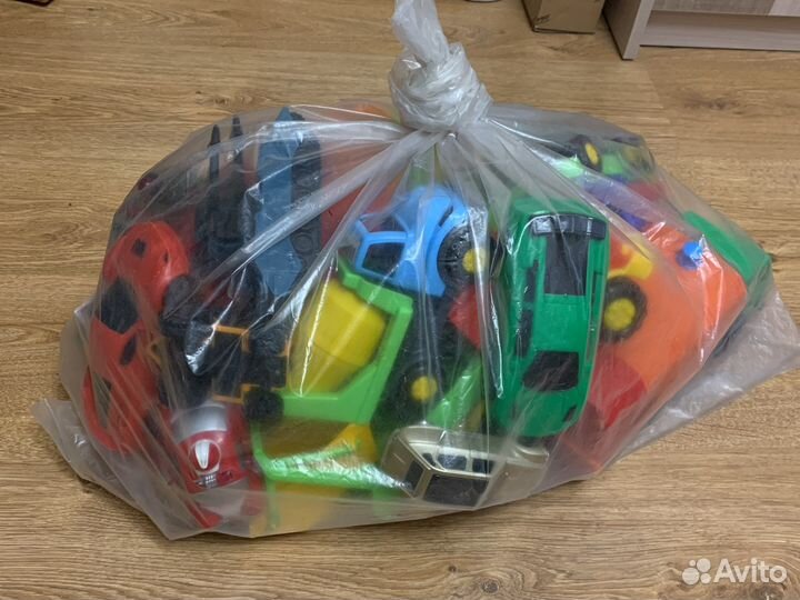 Игрушки (машинки) пакетом