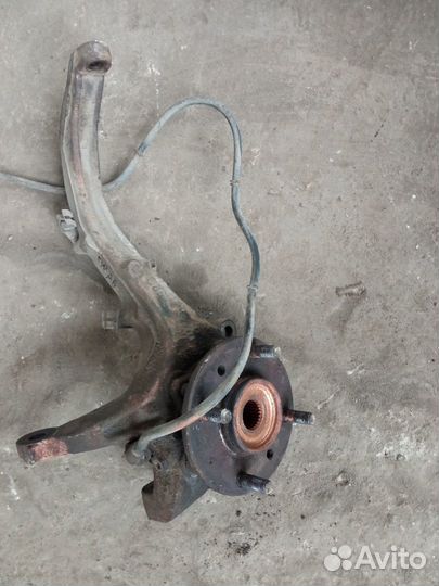 Кулак задний правый Mitsubishi Galant 8