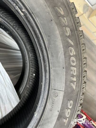 Hankook Winter I'Pike 225/60 R17 99T