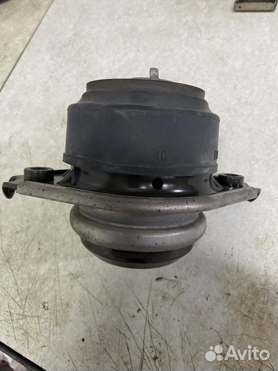 Опора двигателя Mercedes GL350