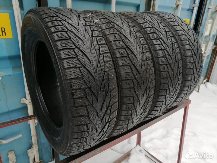 Nokian Tyres Hakkapeliitta R2 SUV 235/65 R17 108R