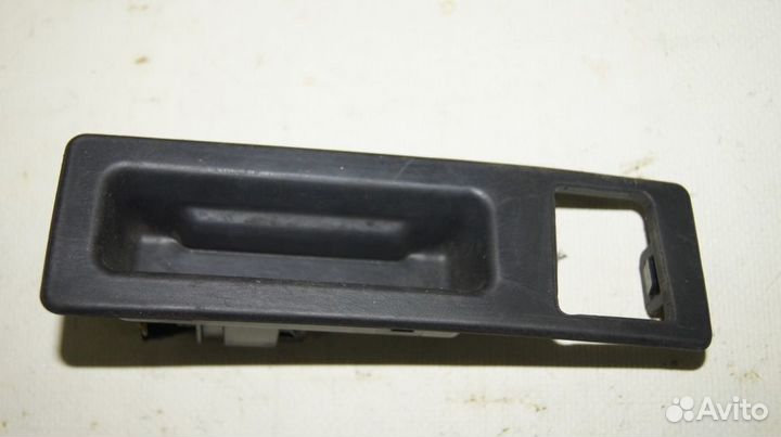 Кнопка отпирания на крышке багажника BMW 320i F30