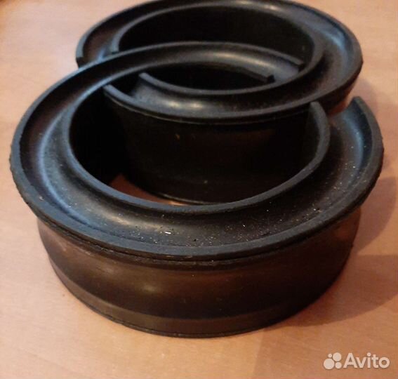 Межвитковая универсальная проставка пружин