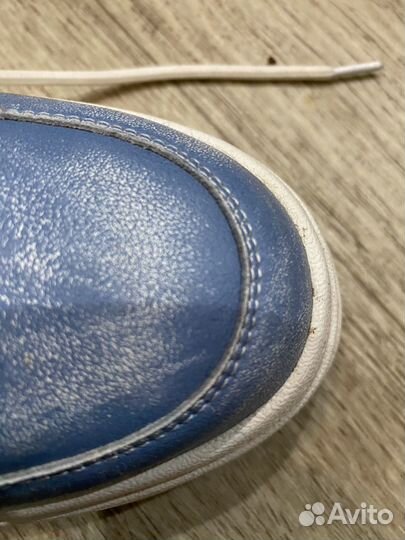 Женские кроссовки