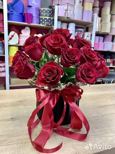 Цветы в шляпной коробке