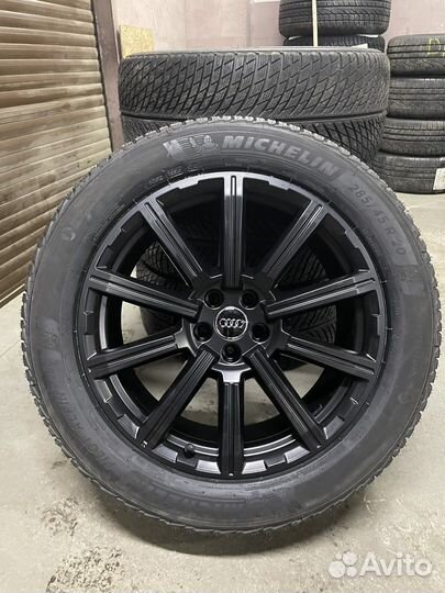 Комплект оригинальных колес на Audi Q7 4M