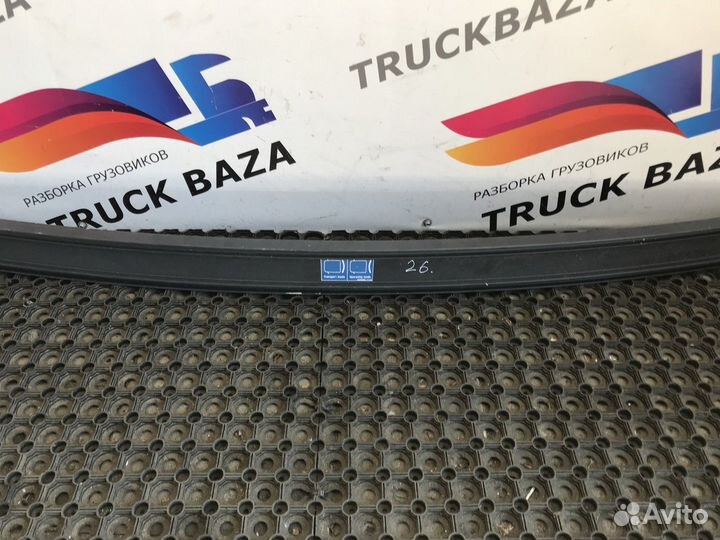 1747684 Кронштейн спойлера верхнего