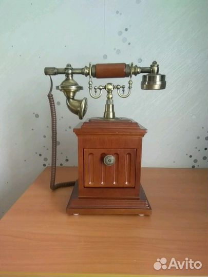 Телефон ретро