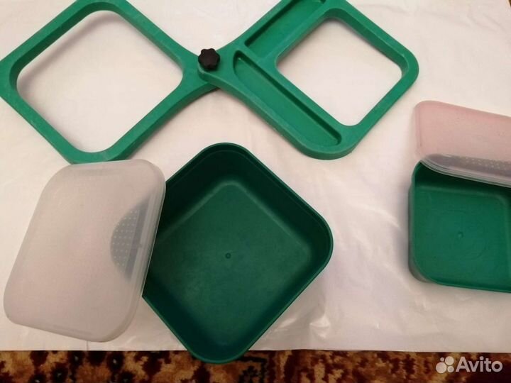 Столик на два контейнера для наживки, накручиваетс