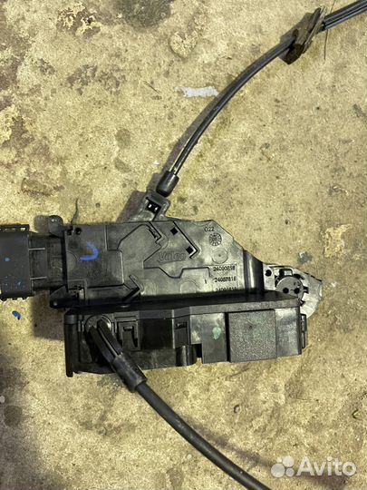 Замок передней левой двери peugeot 207