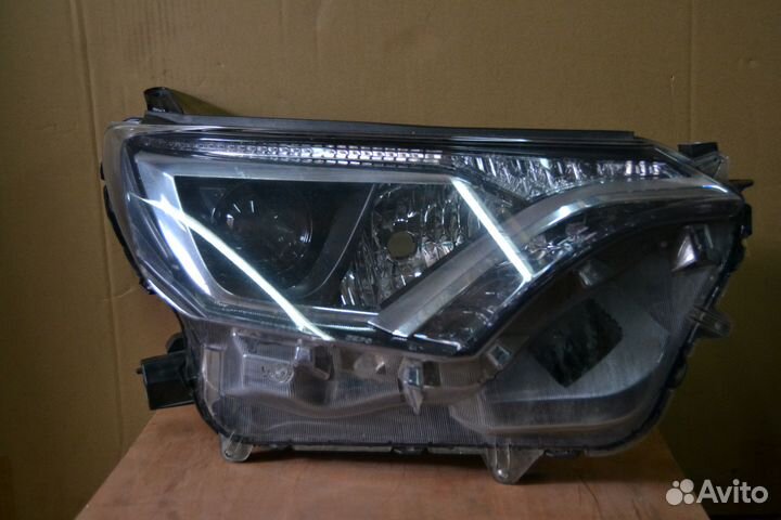 Фара левая, правая Rav4 2015-2019 оригинал