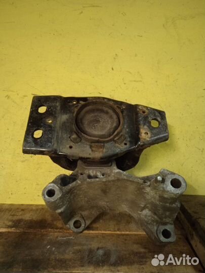 Опора двигателя Renault Laguna 3