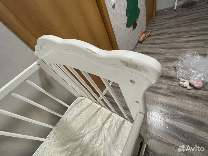 Детская кроватка-люлька с укачиванием и матрасом