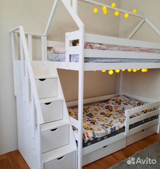 Двухъярусная кровать