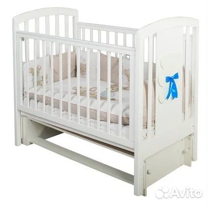 Детская кроватка с универсальным маятником