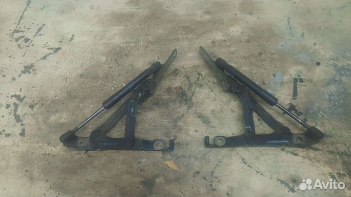 Петля крышки багажника mazda 3 bk левая/правая