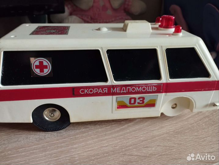 Игрушка скорая помощь СССР