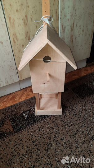 Скворечник для птиц с кормушкой