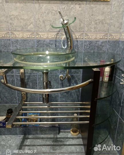 Стеклянная раковина с тумбой
