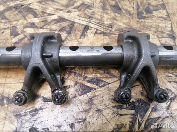 Ось коромысел (выпуск) Mitsubishi Carisma DA 4G93