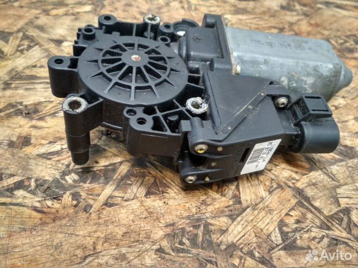 Мотор стеклоподъемника передний правый Audi A6 C5