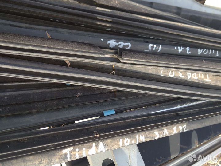 Уплотнитель стекла двери Ниссан тиида c11