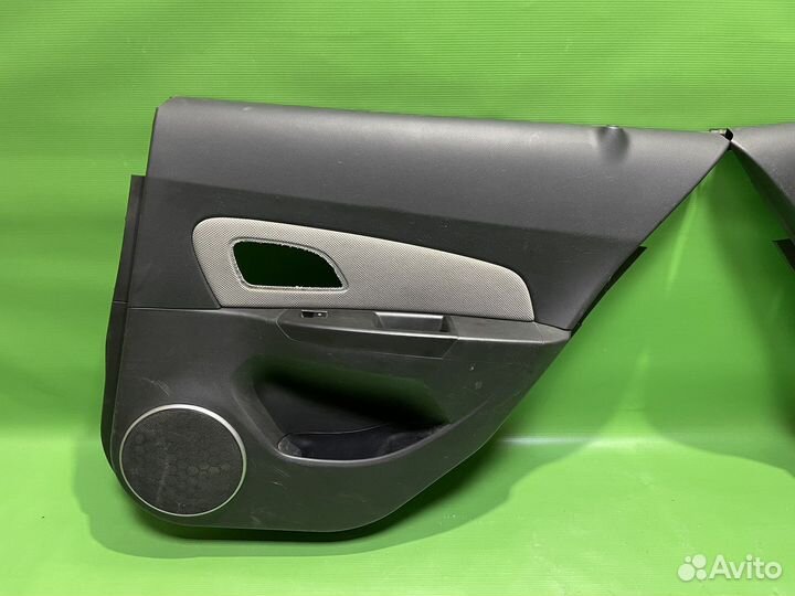 Обшивка двери Chevrolet Cruze 2009-2016