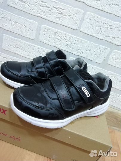 Кроссовки 35р