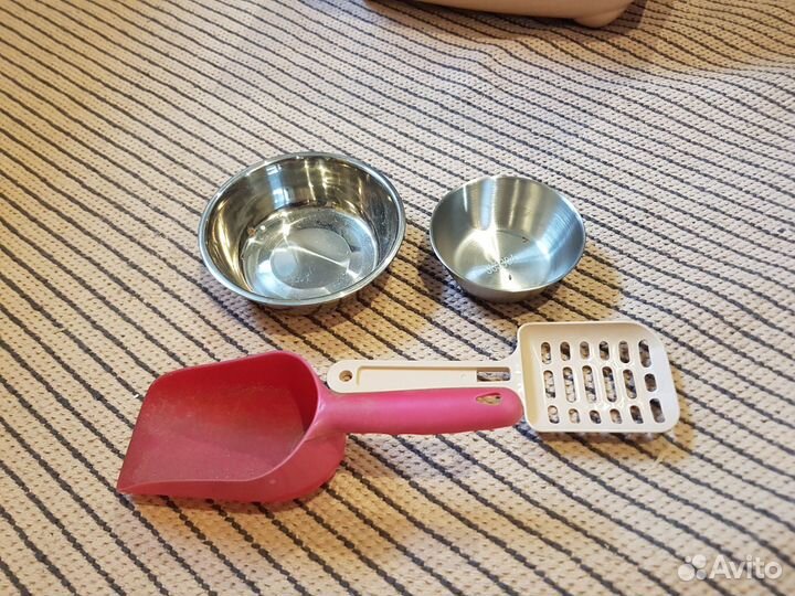 Туалет-домик для кошки. Закрытый, с дверцей