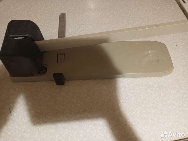 Дырокол мощный