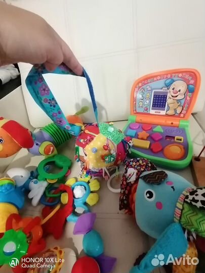 Большой пакет игрушек,хороших