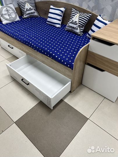Детская кровать с ящиками и спинкой