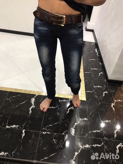 Джинсы Moschino