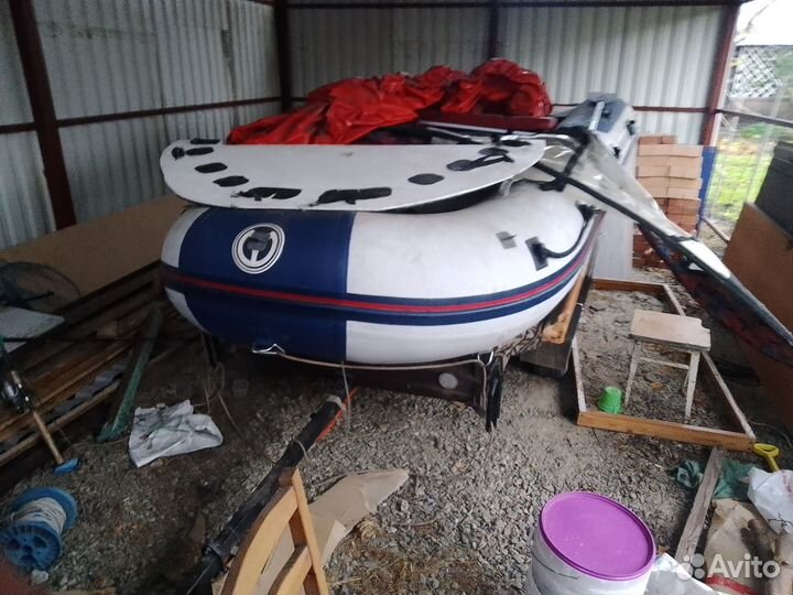 Продам лодку с мотором