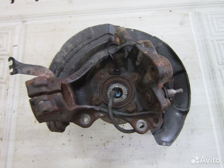 Кулак передний BMW X1 E84 2011 г 4WD