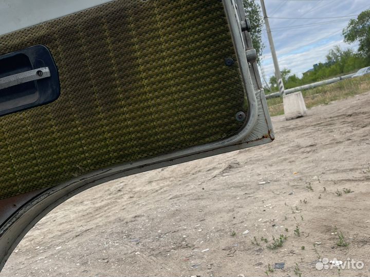 Раф 2203 передняя правая дверь