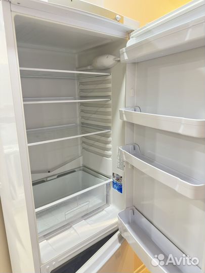 Холодильник бу indesit sb200