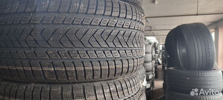 Pirelli Scorpion Winter 275/40 R21 и 315/35 R21 107V