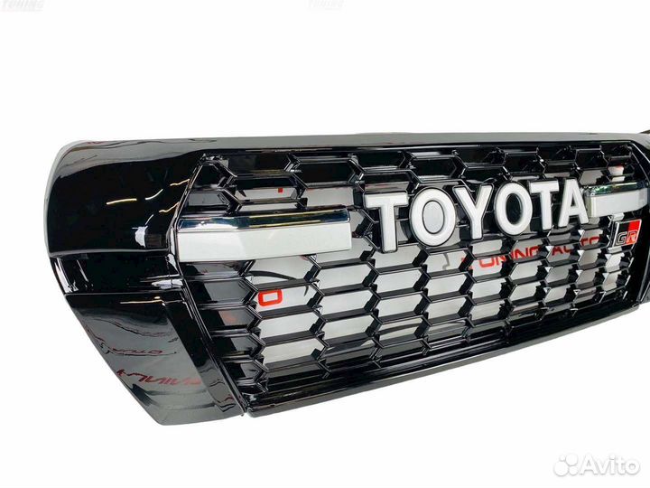 Решетка радиатора Toyota Land Cruiser 200 GR O8879