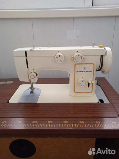 Швейная машина Чайка 142 м
