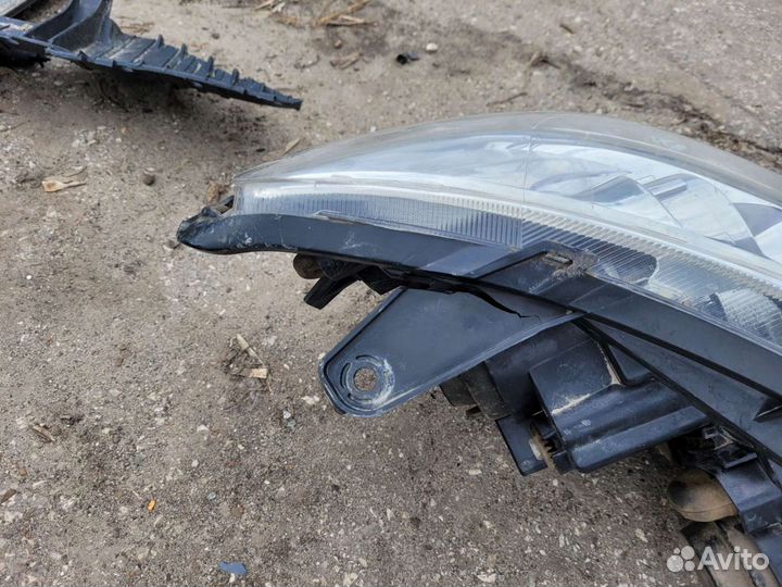 Фара левая geely emgrand ec7 сломано крепление