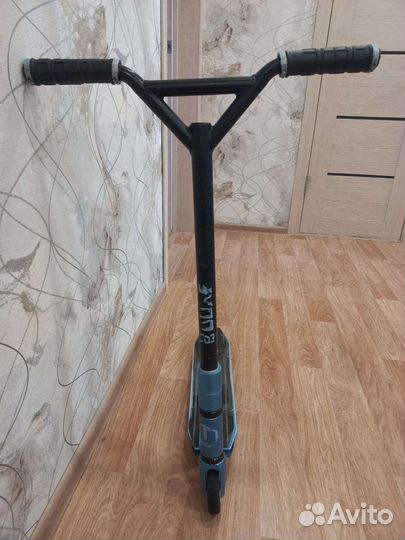 Трюковой самокат duke 303