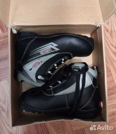 Лыжные ботинки