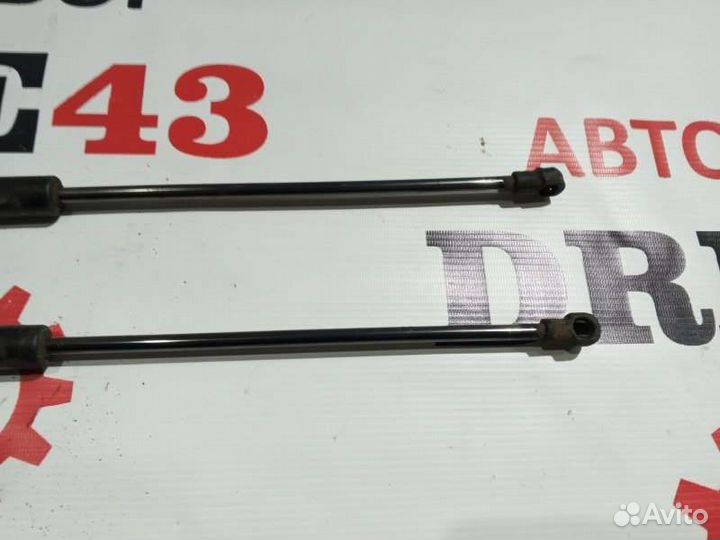 Амортизатор крышки багажника задний Chevrolet