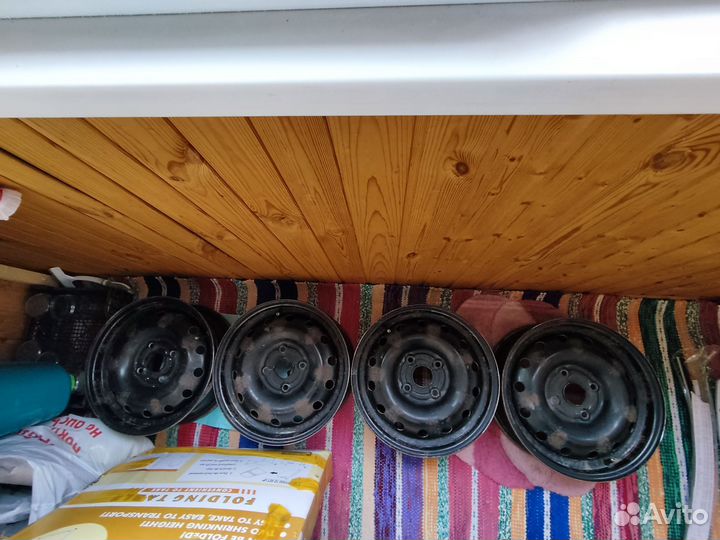 Штампованный диск r 15