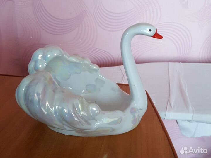 Статуэтка лебедь