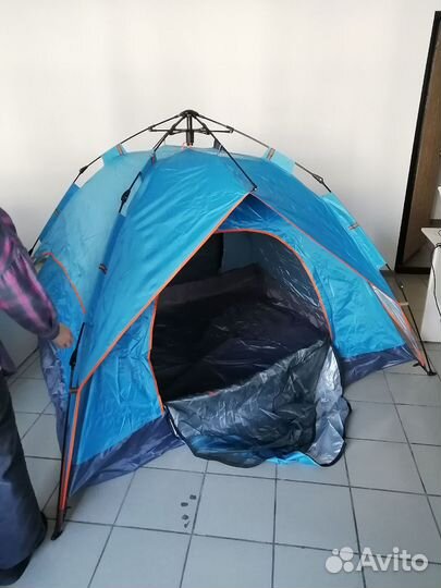 Туристическая палатка, кресло-шезлонг, кемпинг