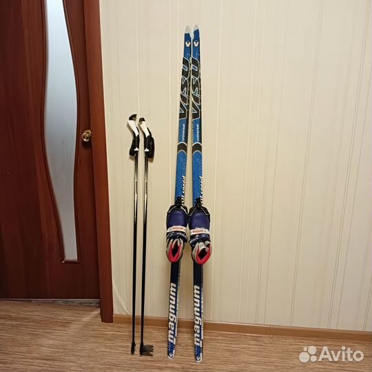 Беговые лыжи продам